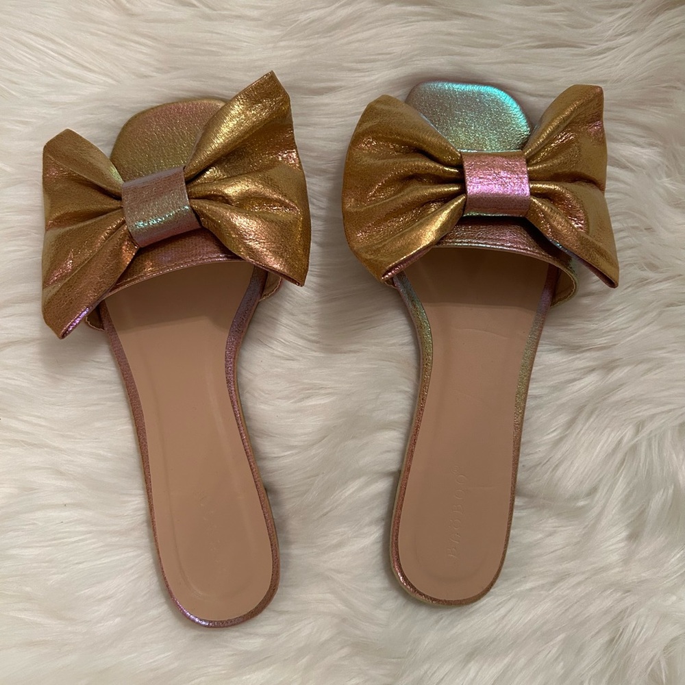 Like New - BAMBOO Iridescent Bow Sandals, Size 8 - Picture 2 of 3
